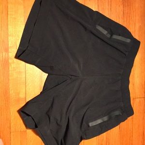 Men’s small lulu shorts